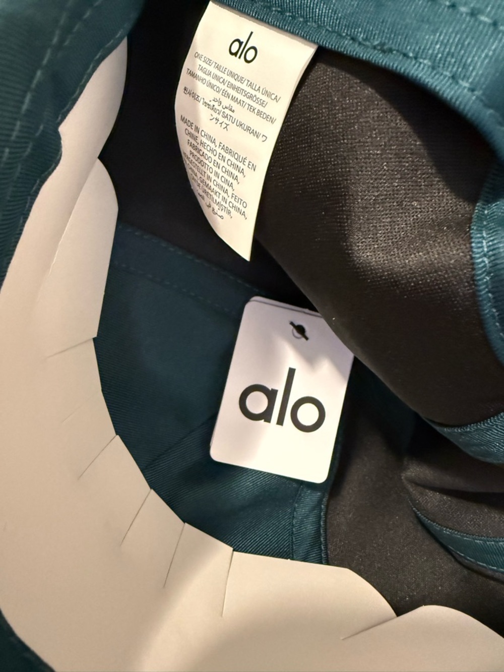 Alo Yoga Satin Off-Duty Cap Winter Ivy - Picture 5 of 7